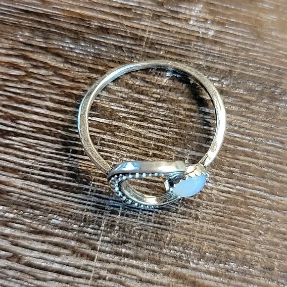 💥RESTOCKED💥Crescent Moonstone 925 Silver Dainty Ring - Picture 5 of 6